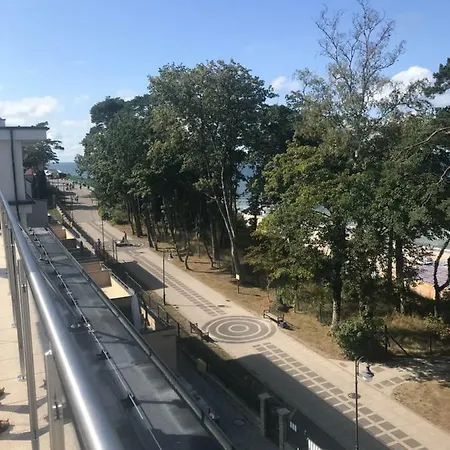 Wiatr I Woda Z Basenem Реваль
